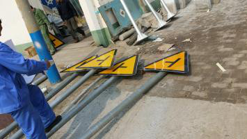 交通標志牌 道路安全的無聲守護者